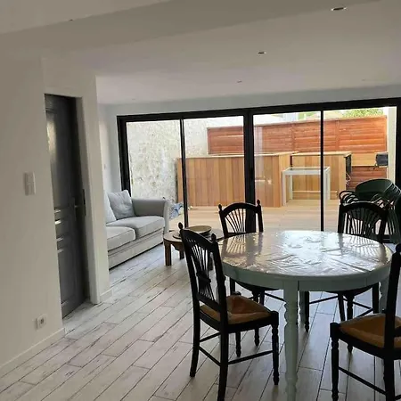 Hébergement de vacances Charentaise 6-8 Personnes Avec Piscine *
